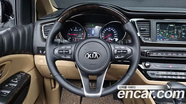 Kia Carnival 2018 thumb 10