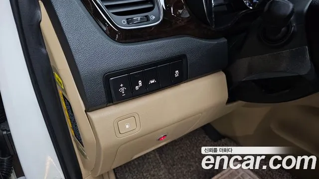Kia Carnival 2018 thumb 11