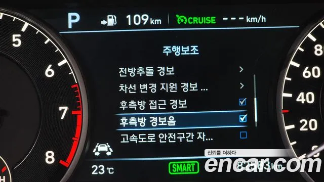 Genesis G90 2015 thumb 10