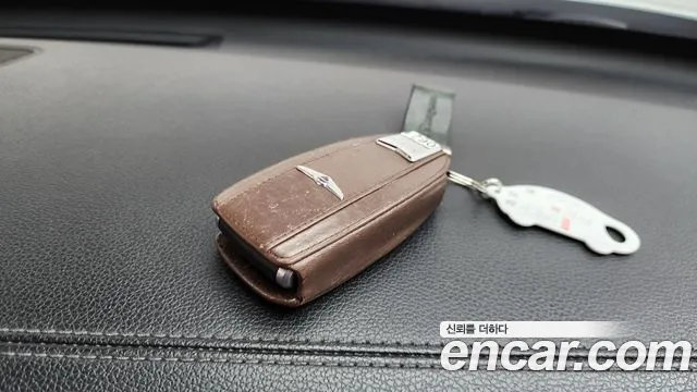 Genesis G90 2015 thumb 9