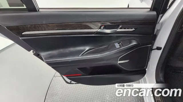 Genesis G90 2015 thumb 5