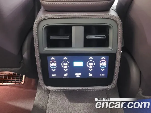 Porsche Taycan 2025 thumb 6