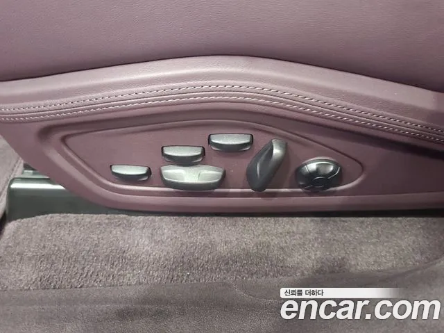 Porsche Taycan 2025 thumb 7