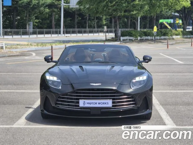 Aston Martin DB12 2025 thumb 5