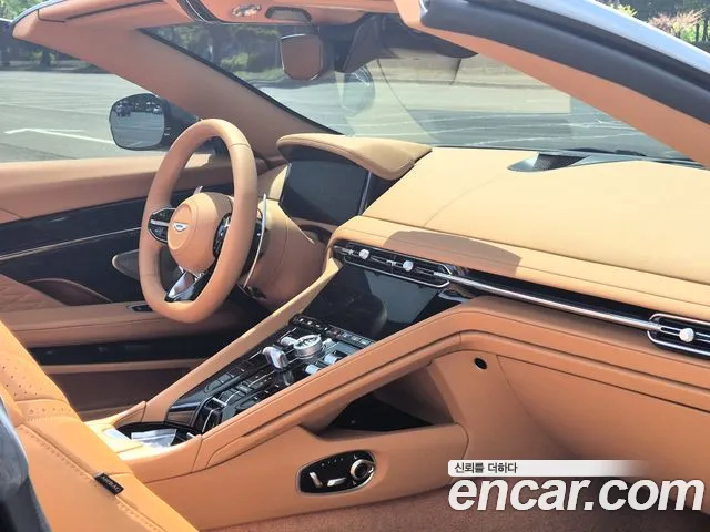 Aston Martin DB12 2025 thumb 9