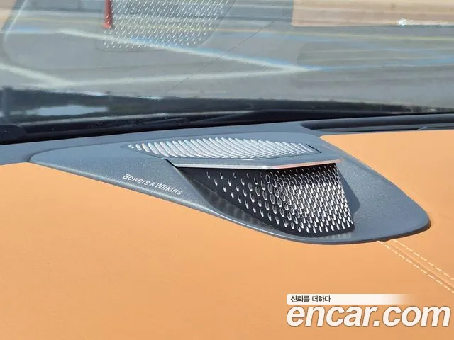 Aston Martin DB12 2025 thumb 6