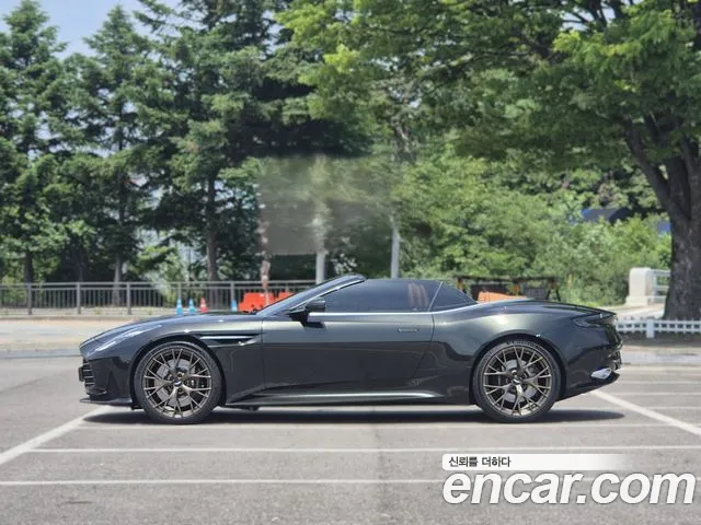 Aston Martin DB12 2025 thumb 10