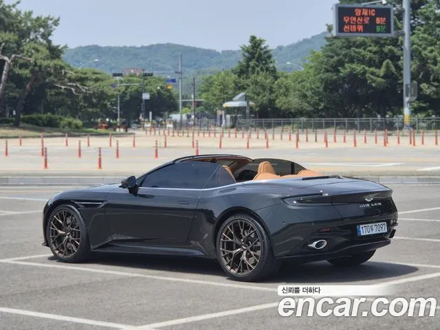 Aston Martin DB12 2025 thumb 11