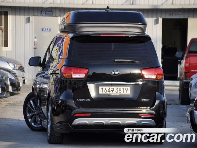 Kia Carnival 2018 thumb 5