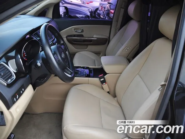 Kia Carnival 2018 thumb 3