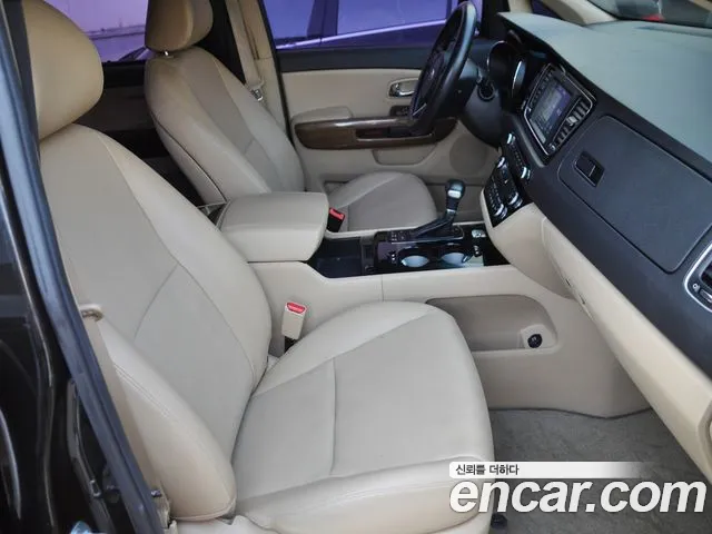 Kia Carnival 2018 thumb 2
