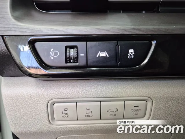 Kia Carnival 2021 thumb 3