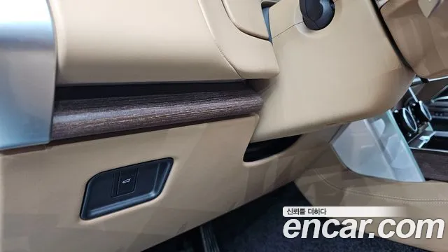 Land Rover Range Rover 2023 thumb 12