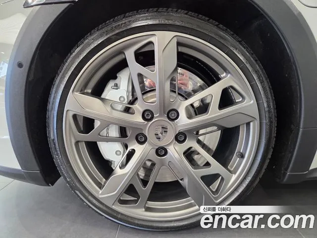 Porsche Taycan 2025 thumb 5