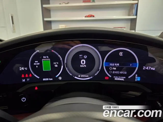 Porsche Taycan 2025 thumb 7