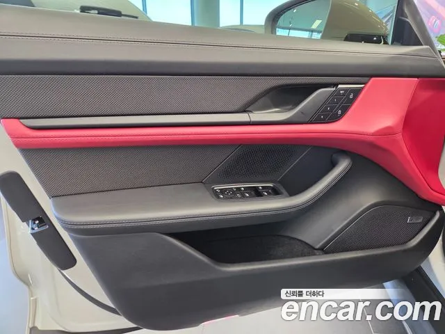 Porsche Taycan 2025 thumb 2