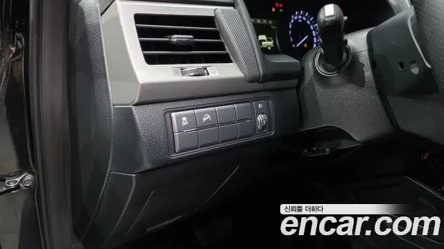 KGM Rexton 2018 thumb 6