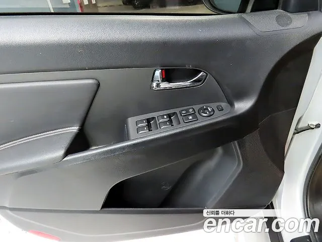 Kia Sportage 2012 thumb 8