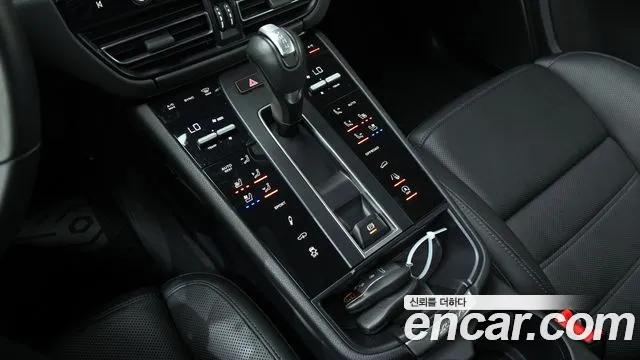 Porsche Macan 2024 thumb 10