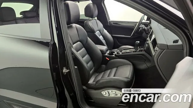 Porsche Macan 2024 thumb 2