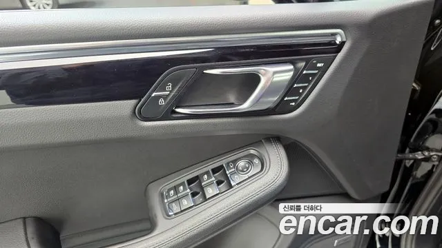 Porsche Macan 2024 thumb 9