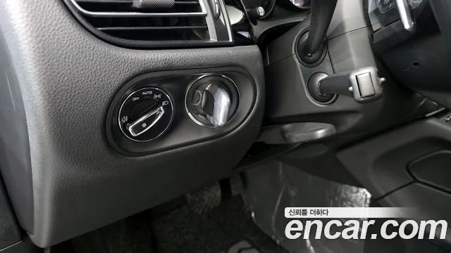 Porsche Macan 2024 thumb 12