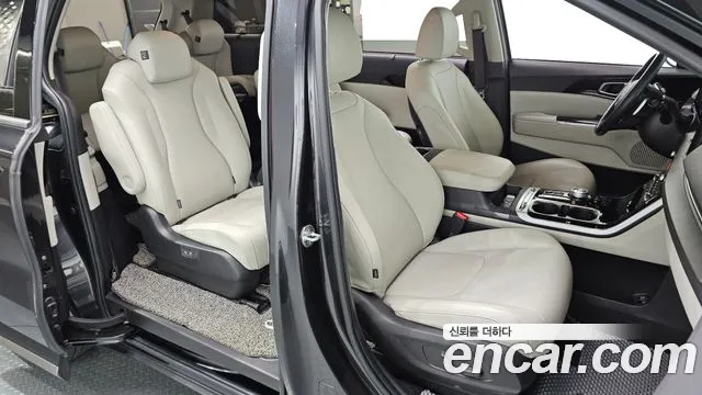 Kia Carnival 2021 thumb 3