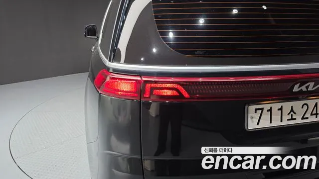 Kia Carnival 2023 thumb 2