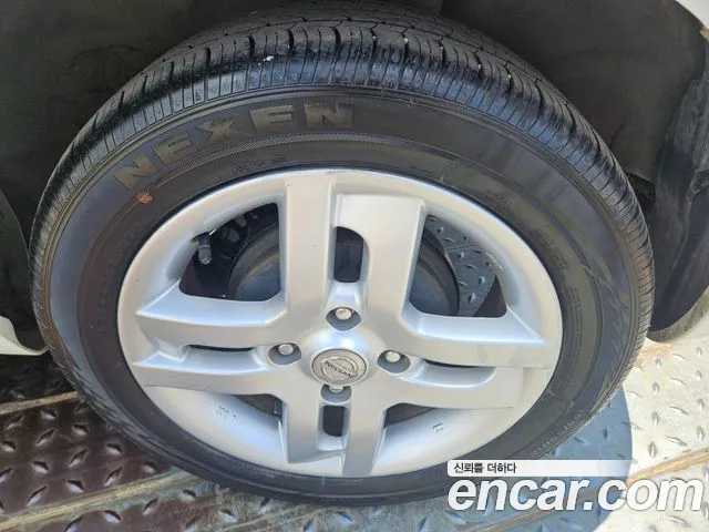 Nissan Cube 2013 thumb 10