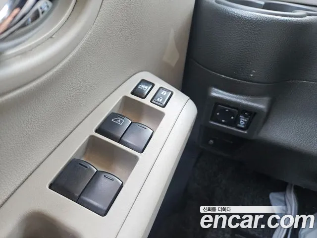 Nissan Cube 2013 thumb 9