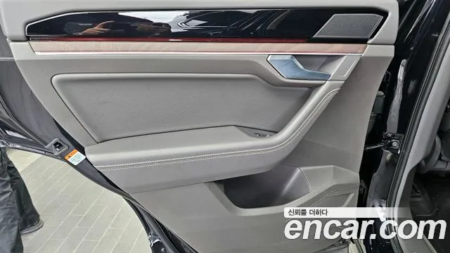 Volkswagen Touareg 2021 thumb 3