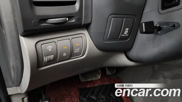 Kia Canival 2012 thumb 10