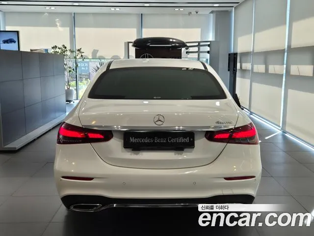 Mercedes-Benz E-Class 2021 thumb 4