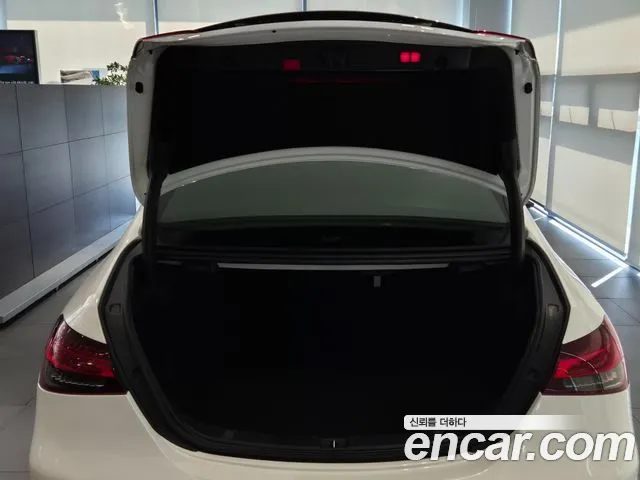 Mercedes-Benz E-Class 2021 thumb 5