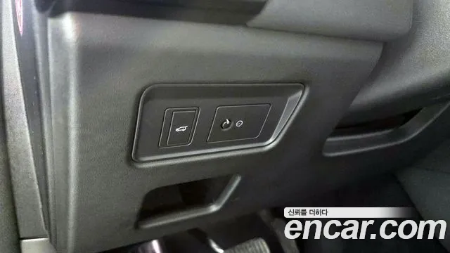 Land Rover Discovery 2018 thumb 4