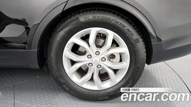 Land Rover Discovery 2018 thumb 9