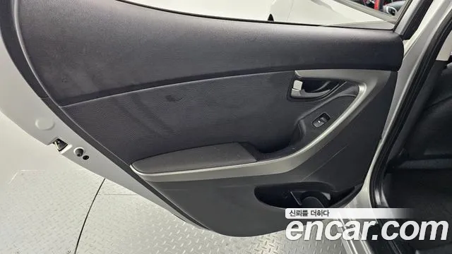 Hyundai Avante 2011 thumb 6