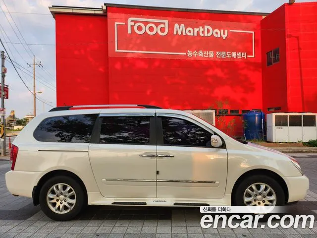 Kia Canival 2013 thumb 11