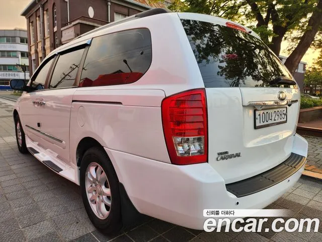 Kia Canival 2013 thumb 8