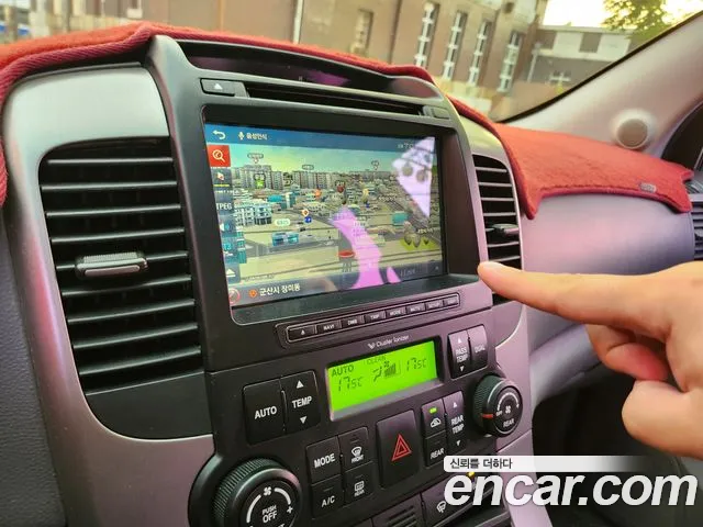Kia Canival 2013 thumb 10