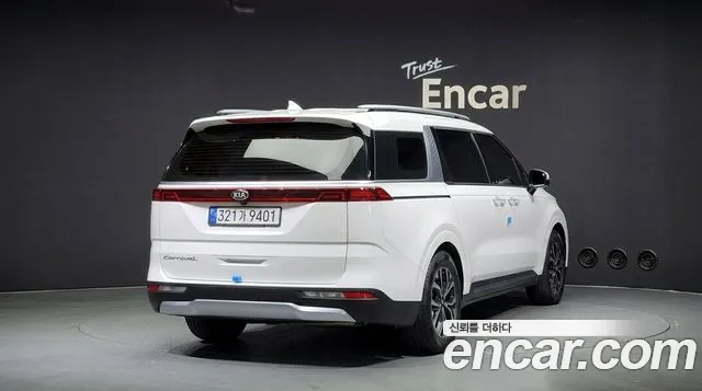 Kia Carnival 2021 thumb 2