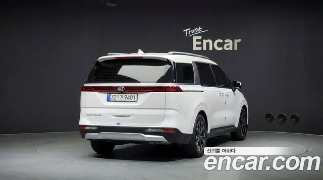 Kia Carnival 2021 thumb 11