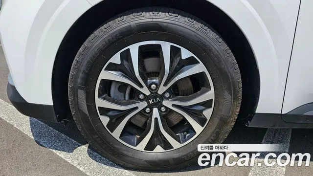 Kia Carnival 2021 thumb 4