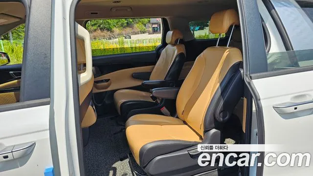 Kia Carnival 2021 thumb 5
