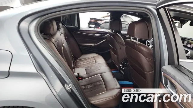BMW 5 серии 2019 thumb 10