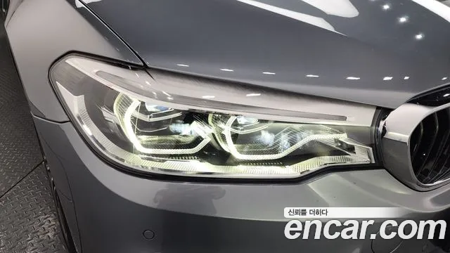 BMW 5 серии 2019 thumb 12