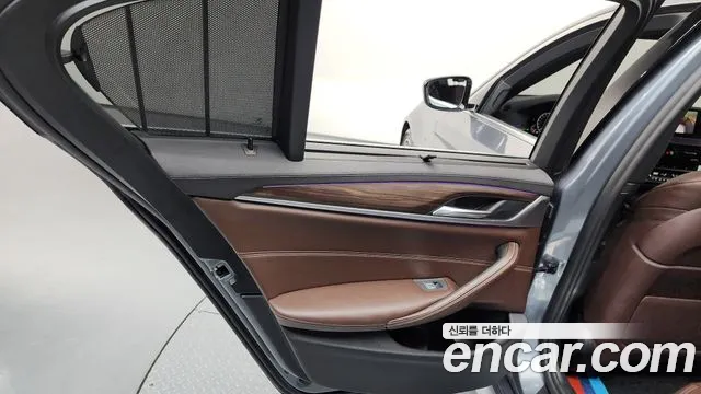 BMW 5 серии 2019 thumb 3