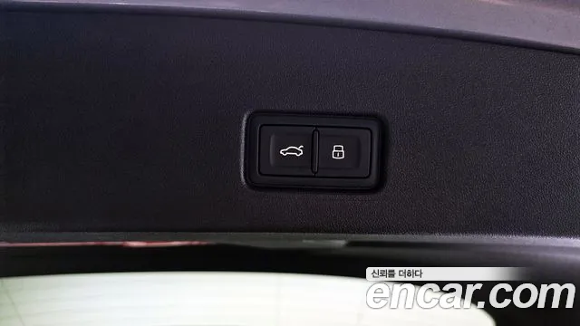 Audi Q4 e-tron 2025 thumb 2