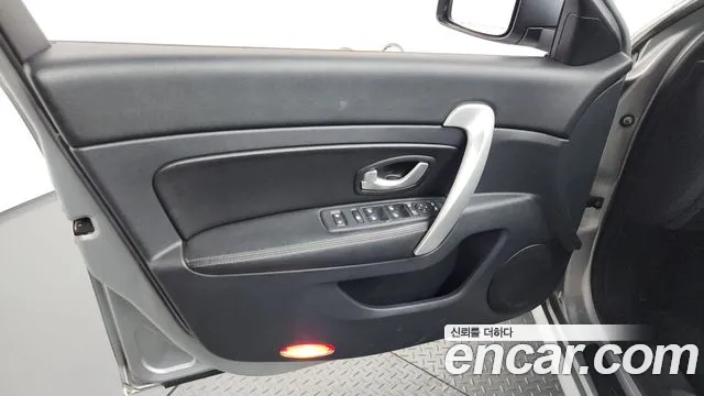 Renault SM5 2013 thumb 7