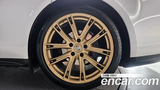Porsche Panamera 2022 thumb 3